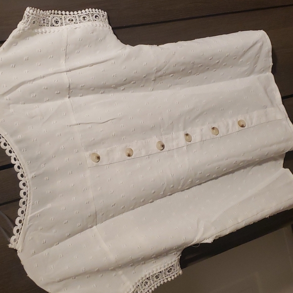 ๐HP๐New boutique swiss dot lace splicing top - Picture 10 of 11